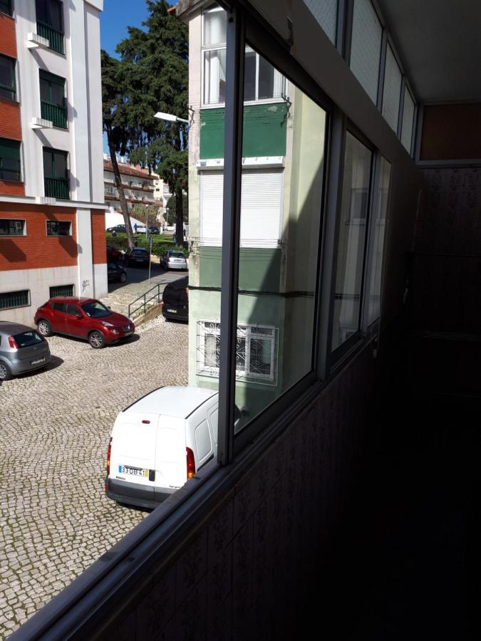 Isabel Dream Iv, 400M From The Train Mem Martins Exterior foto