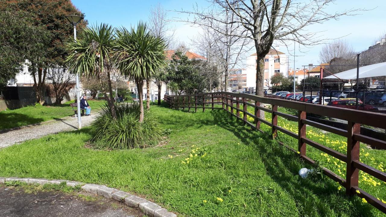 Isabel Dream Iv, 400M From The Train Mem Martins Exterior foto