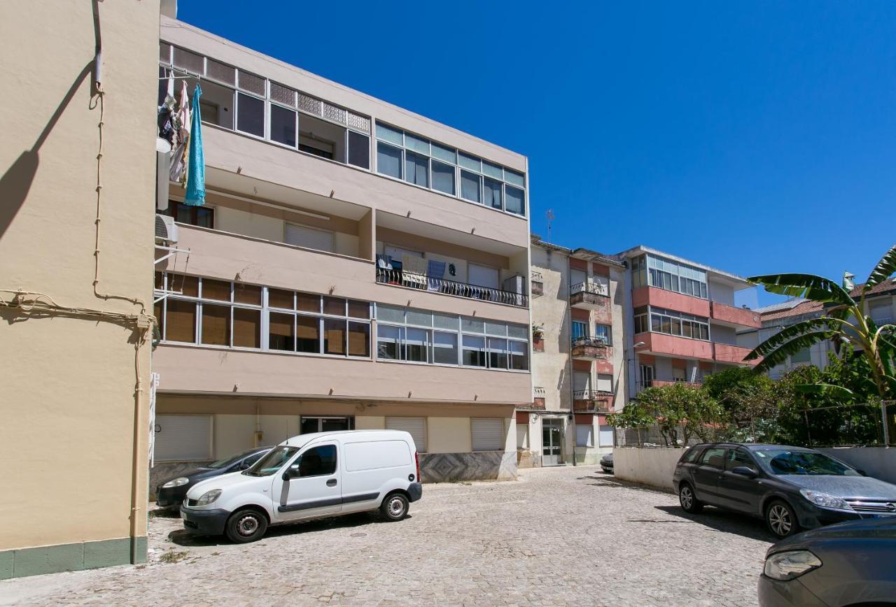 Isabel Dream Iv, 400M From The Train Mem Martins Exterior foto